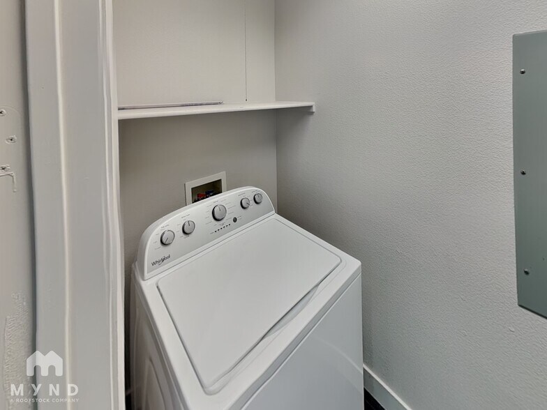 Building Photo - 68 E Serene Ave