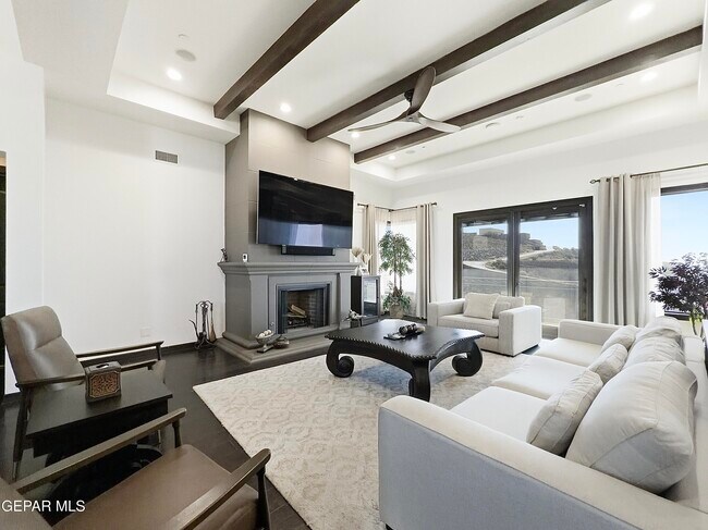 Building Photo - 444 San Clemente Dr