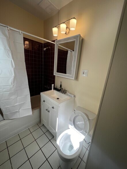 Building Photo - 884 Huntington Ave