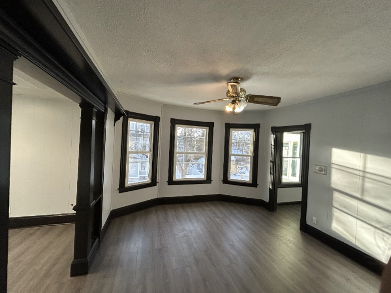 Building Photo - 132 Alderman St