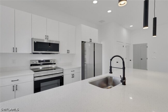 Building Photo - 3315 Sunshine Blvd N