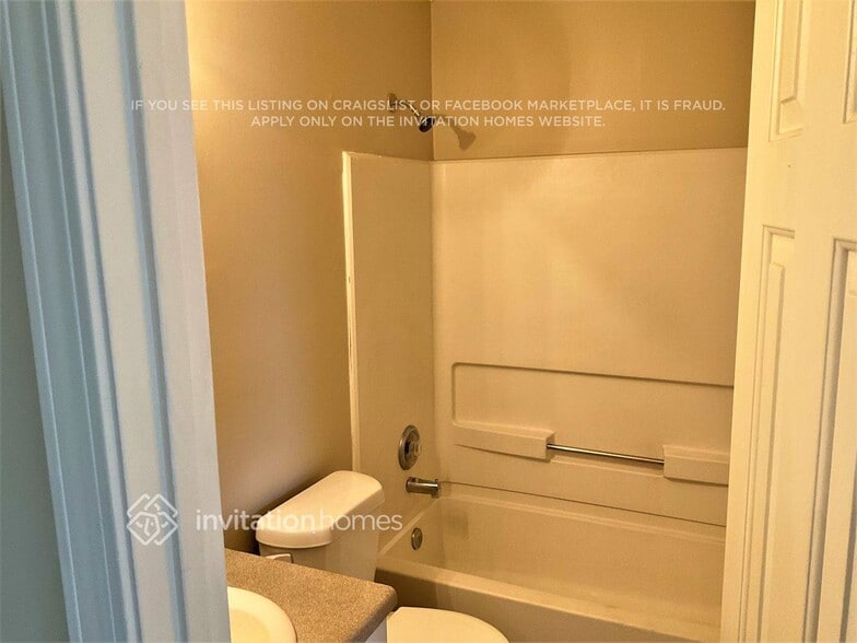 Building Photo - 3441 Riverview Chase Dr