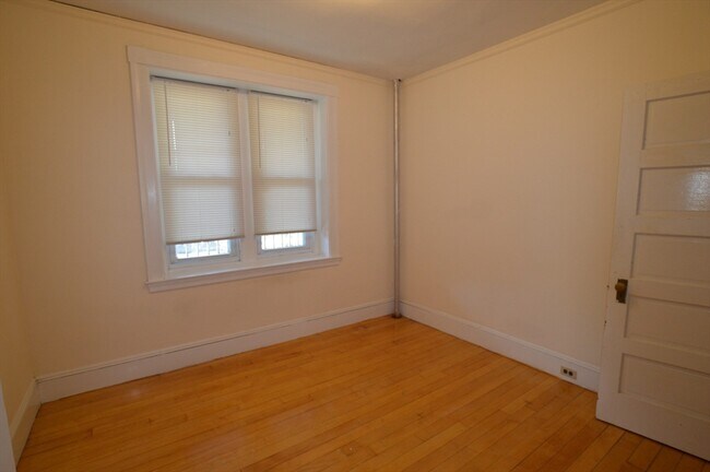 Building Photo - 15 Lynde St