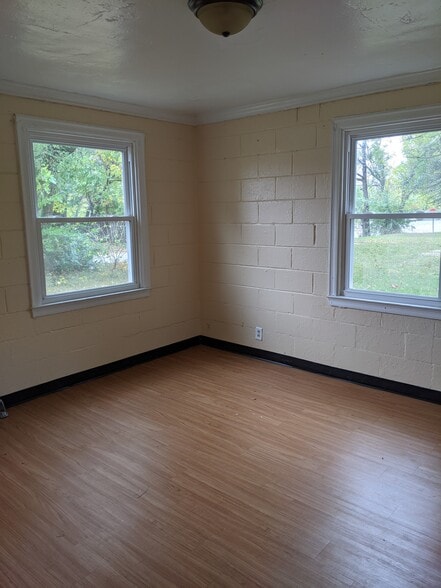 Building Photo - 2943 Schofield Ave