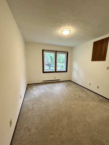 Building Photo - 230 Lindale Ave