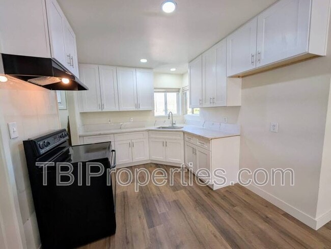 Building Photo - 936 Bradley St