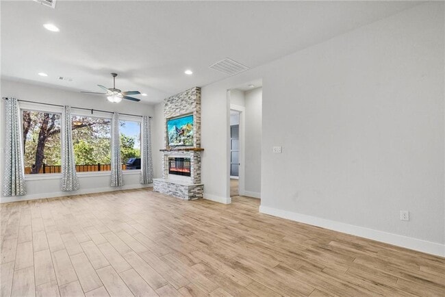 Building Photo - 941 Del Raphael Dr