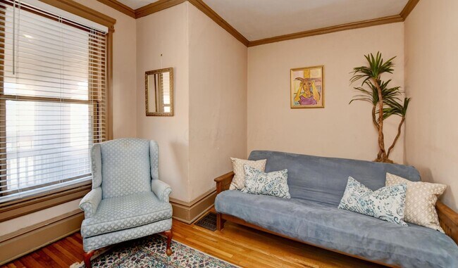 Building Photo - 705 Bryden Rd