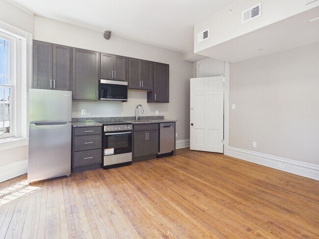 Building Photo - 7 E Franklin St
