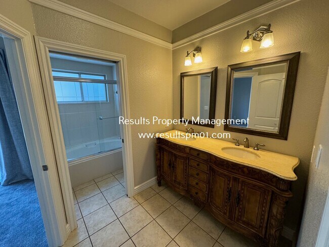 Building Photo - Rocklin 3 Bed 2 Bath Gem POOL