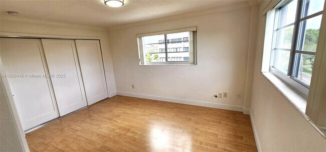 Building Photo - 650 Coral Wy