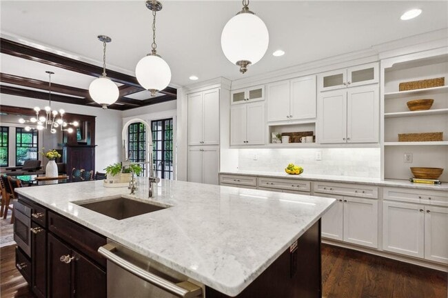 Building Photo - 843 Monroe Dr NE