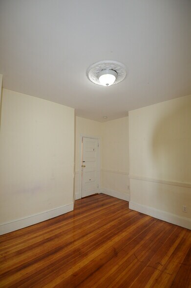 Building Photo - 10 Bucknam St