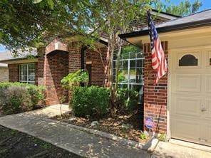 Building Photo - 2204 Zoa Dr