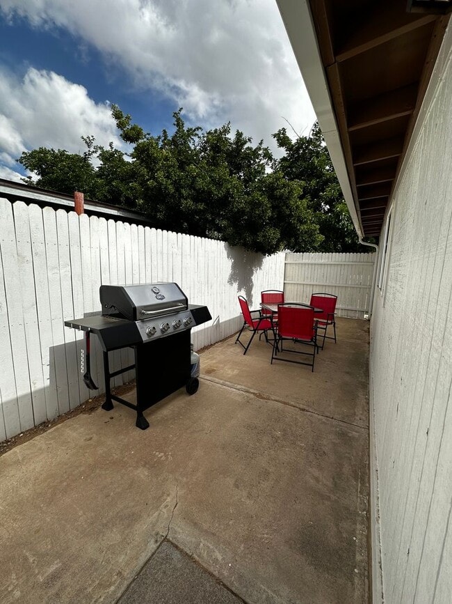Building Photo - Newly Remodeled 3 bedroom, 2 bathroom home!