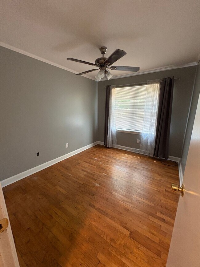 Building Photo - Great Location in Greenville 3 Bedroom 1.5 Bath  Minutes from Downtown!!