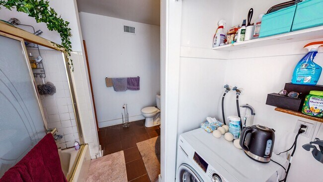 Building Photo - East Rock 3BR/2BA Penthouse | Private Sky Terrace | Vaulted Ceilings | Walk to Yale SOM