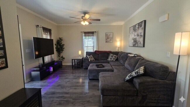 Building Photo - Welcome to this 3 bedroom 3 Bull Bathroom home with a Basement