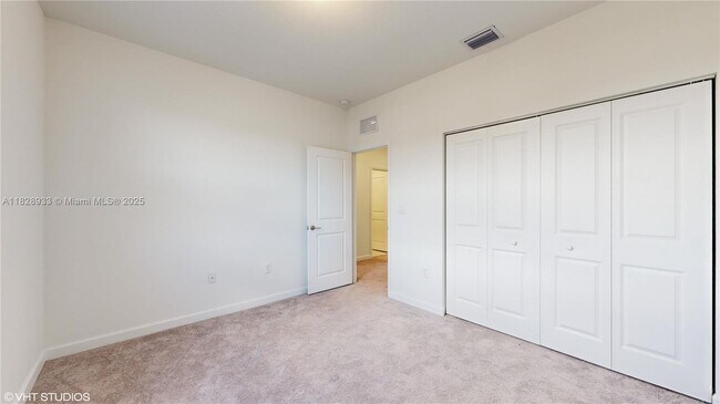 Building Photo - 10004 SW 231st Ln