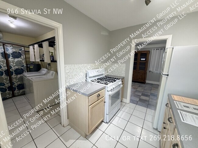 Building Photo - 946 Sylvia St NW