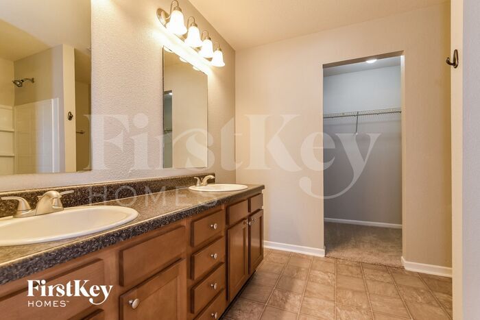 Building Photo - 723 Sedgewick Ln