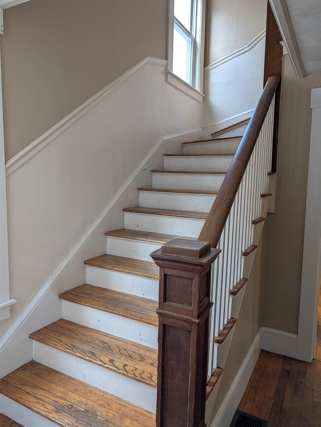 Building Photo - 30 Pleasant St