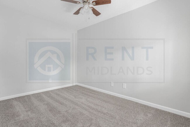 Building Photo - Newly Renovated 2 Bedroom Apartments Near I-26 and Costco!