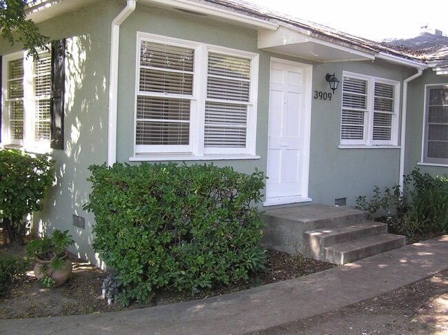 Building Photo - 3909 W Chandler Blvd