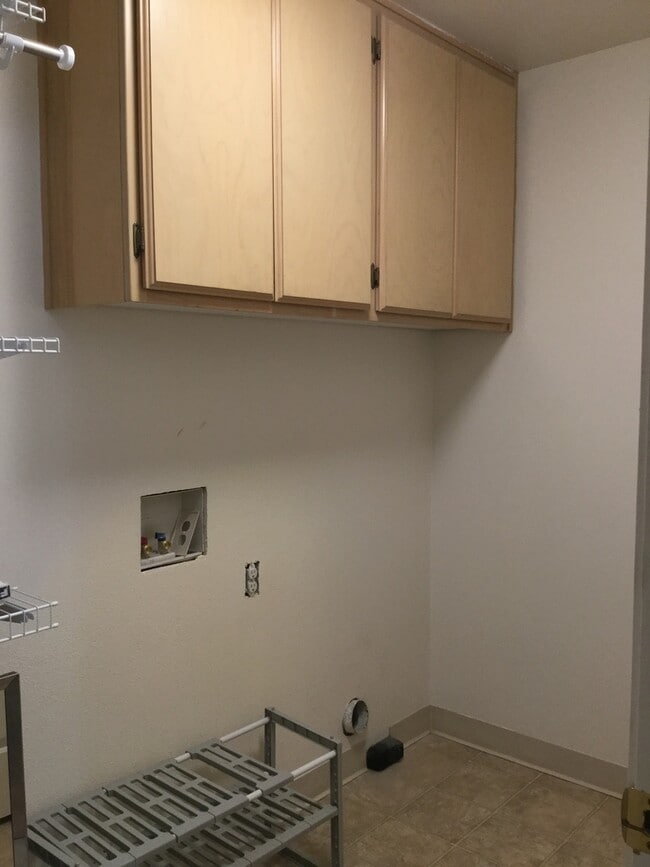 Building Photo - Cozy 2 Bed 2 Bath Condo with Private Patio