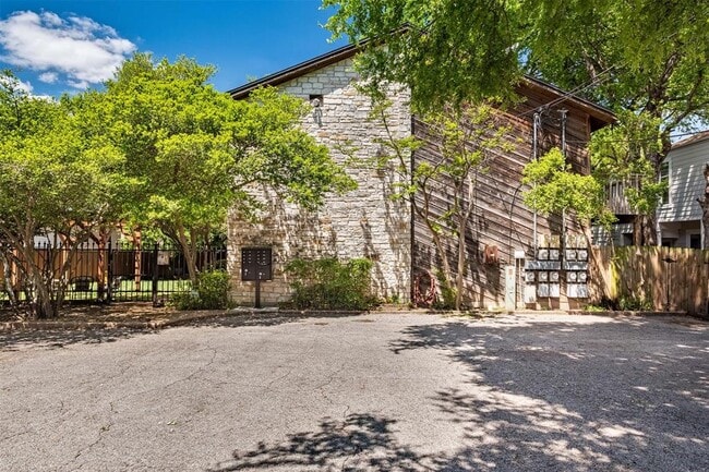 Building Photo - 5602 Woodrow Ave