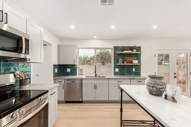 Building Photo - Fully Remodeled 4-Bedroom Home in Prime Gi...