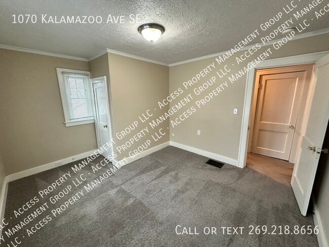 Building Photo - 1070 Kalamazoo Ave SE