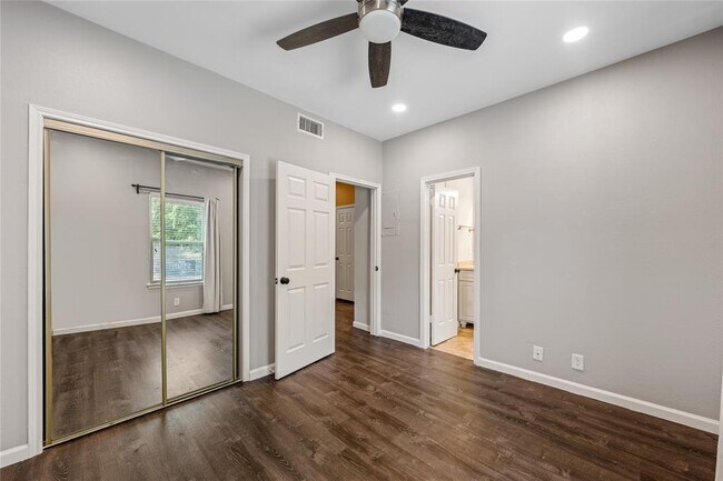 Building Photo - 2414 Longview St