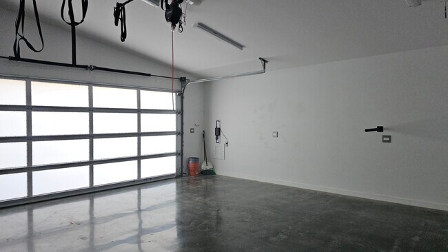 Building Photo - 63 1st Ct