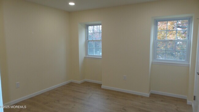 Building Photo - 2 Briar Mills Dr