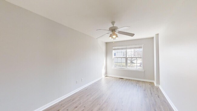 Building Photo - Townhome | Hard Surface Floors Through-Out...