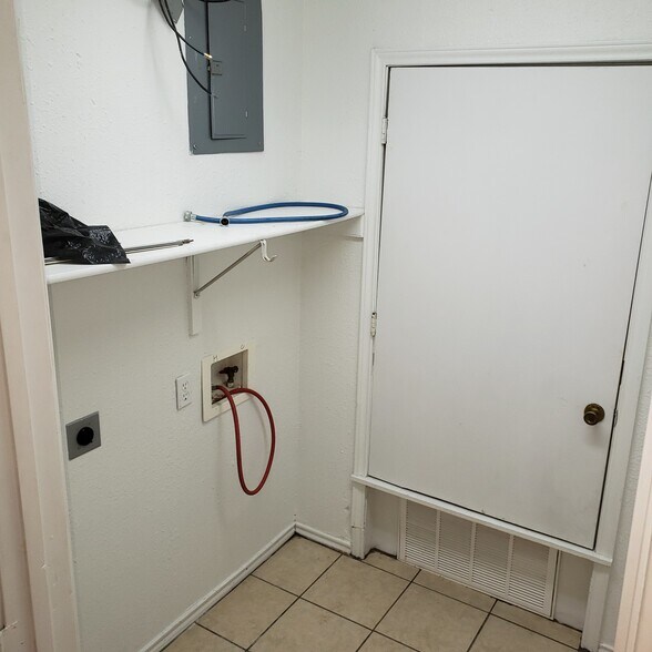 UNIT C, laundry room - 605 College St