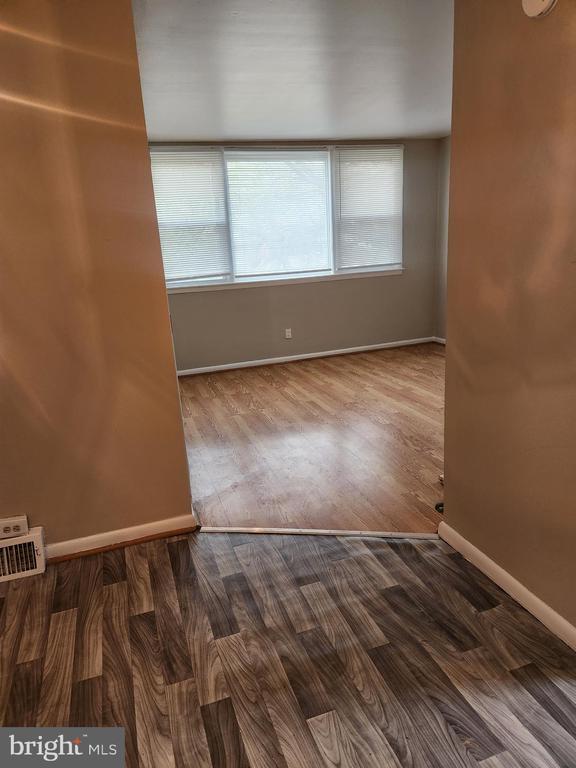 Building Photo - 6651 Claridge St