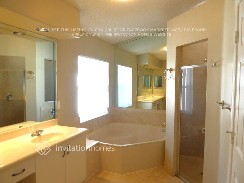 Building Photo - 3432 SW 51st St