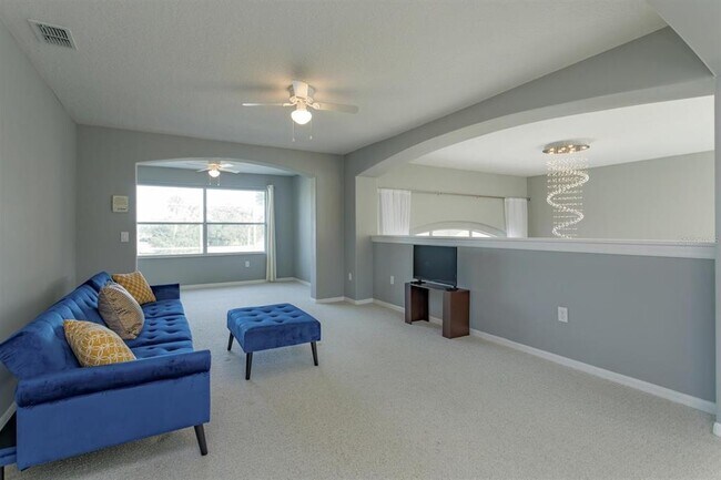 Building Photo - 1703 Golfview Dr
