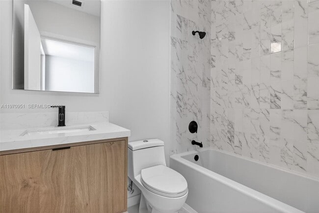 Building Photo - 529 NE 61st St