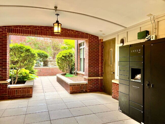 Building Photo - MYERS PARK! Welcome to your new home in Charlotte, NC!