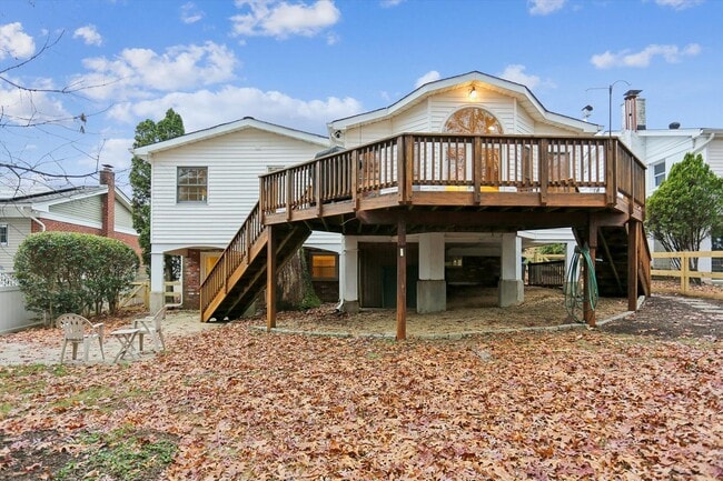 Building Photo - Wooded views in Silver Spring