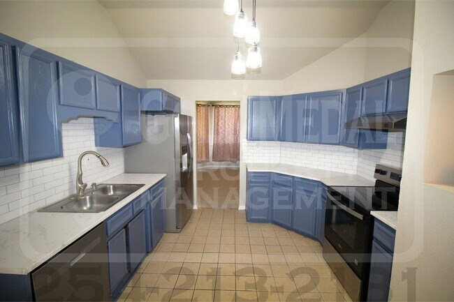 Building Photo - 302 James Loop