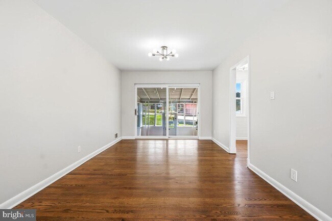 Building Photo - 1446 Roxanna Rd NW