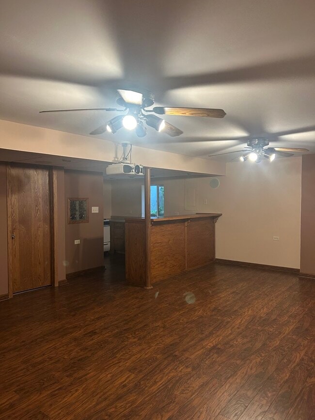 Building Photo - 527 Springwood Ln