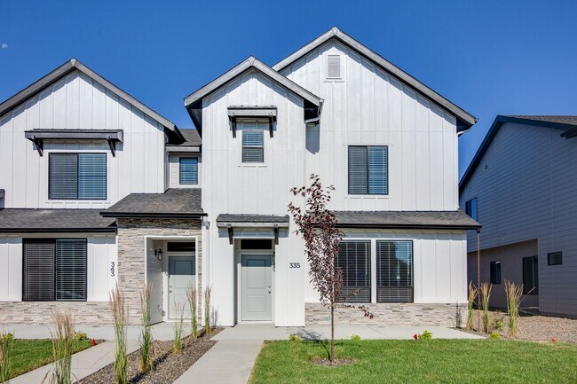 Building Photo - This gorgeous 3 bedroom, 2.5 bath townhome is 1440 square feet of HOME!