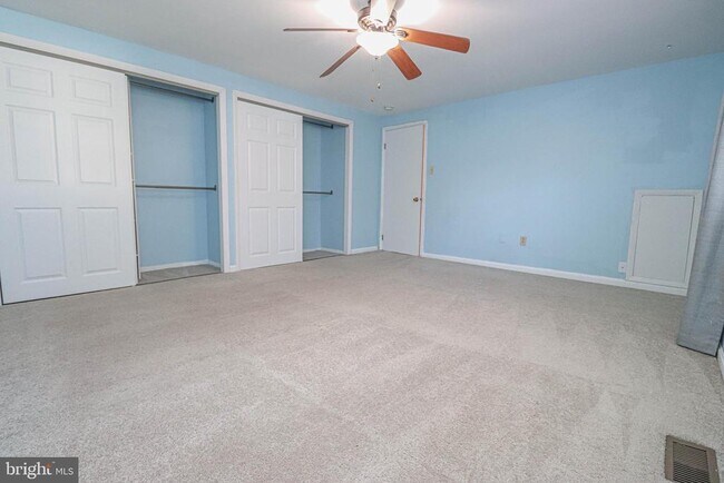 Building Photo - 1738 Farmington Ct