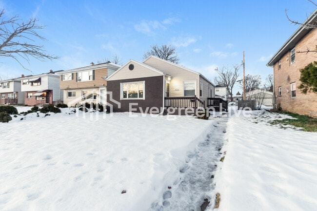 Building Photo - 4806 W Hampton Ave