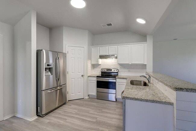Building Photo - 7605 Cougar Dr